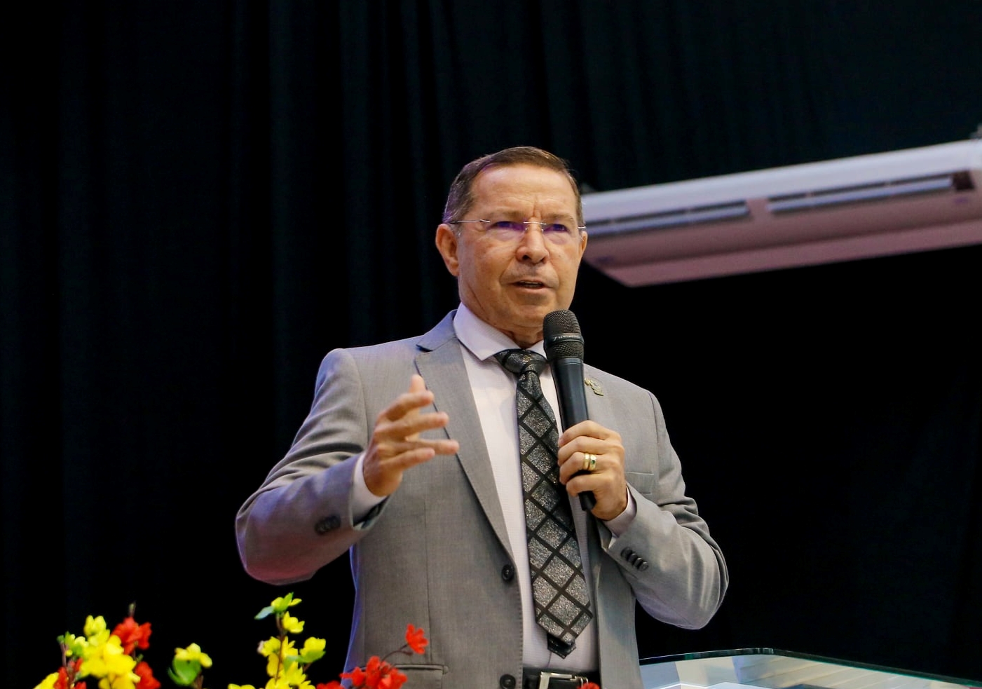 Há esperança para a árvore cortada