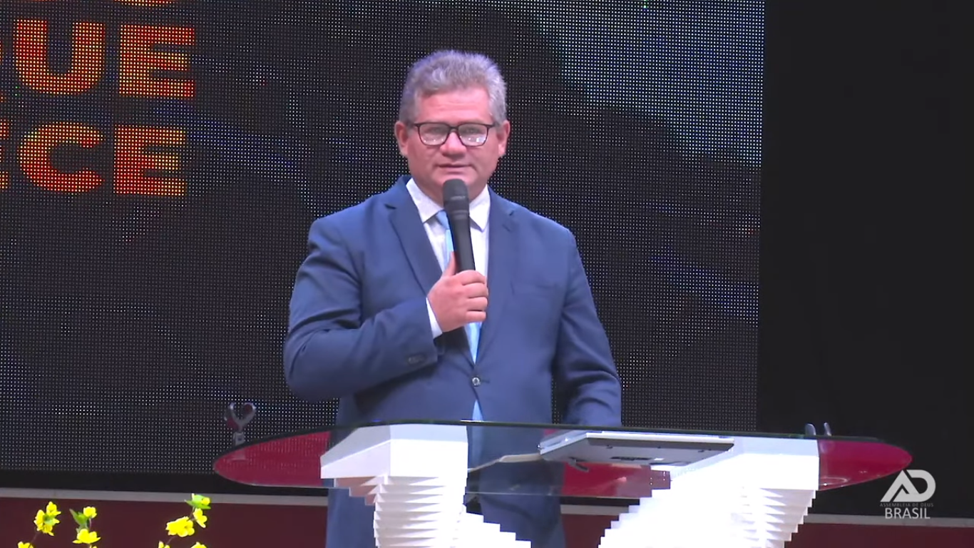 Deus nos fortalece na adversidade