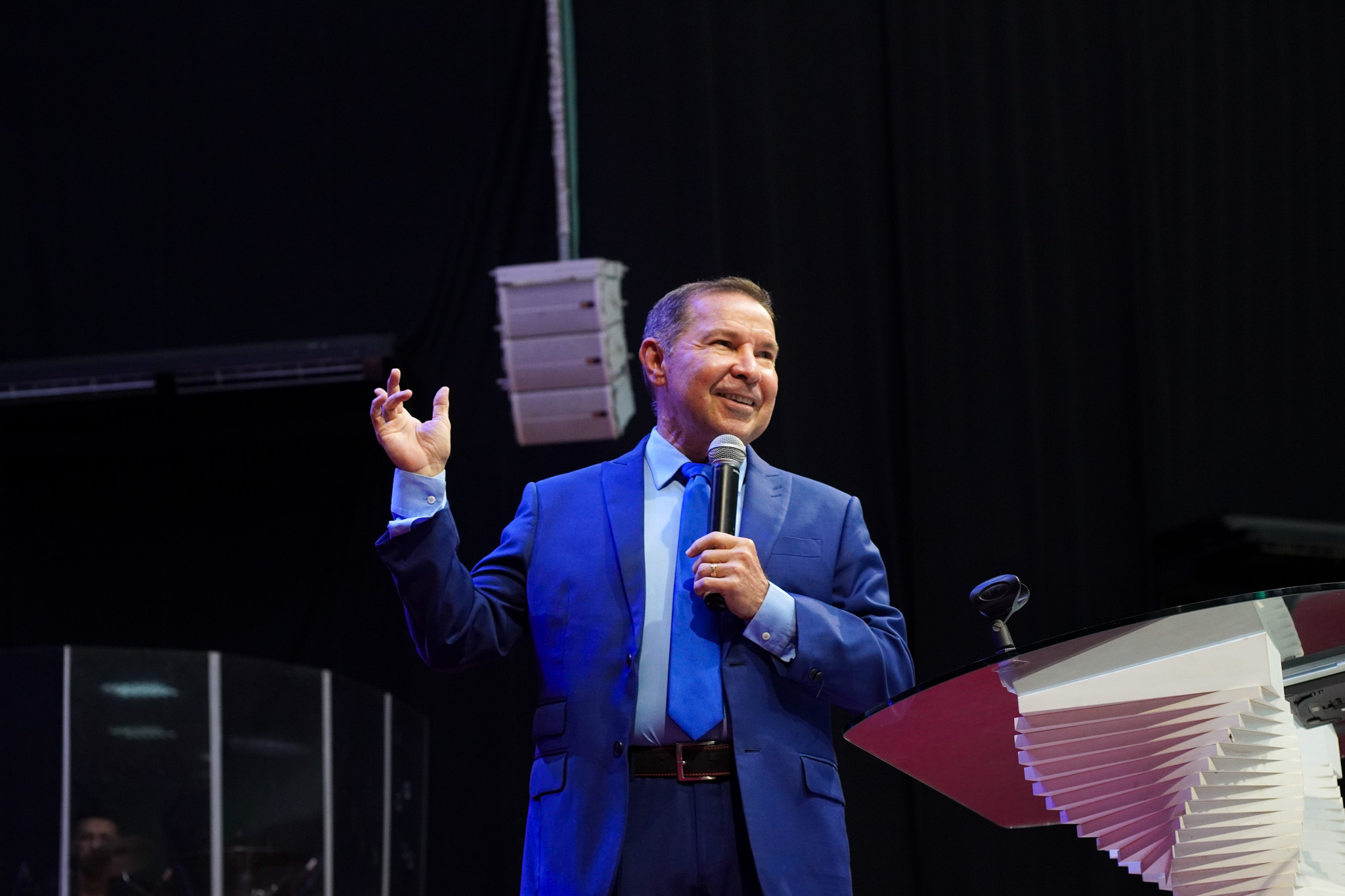 O Senhor vai adiante de ti