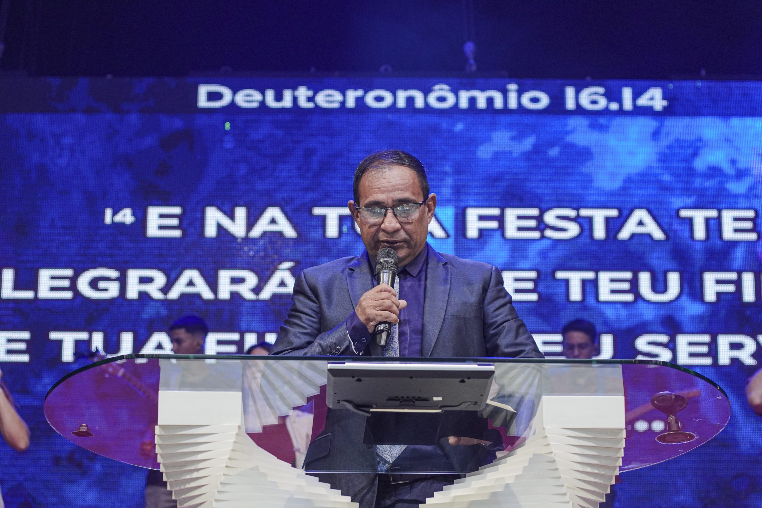 Deus nos enche de poder para vencer as guerras